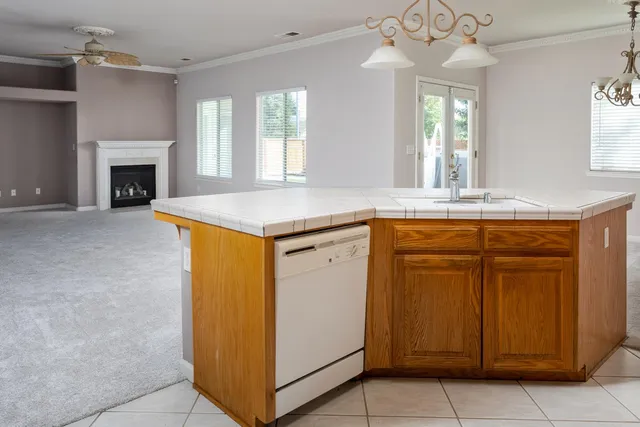 $479,000 | 586 West Lindquist Street, Kingsburg, CA 93631