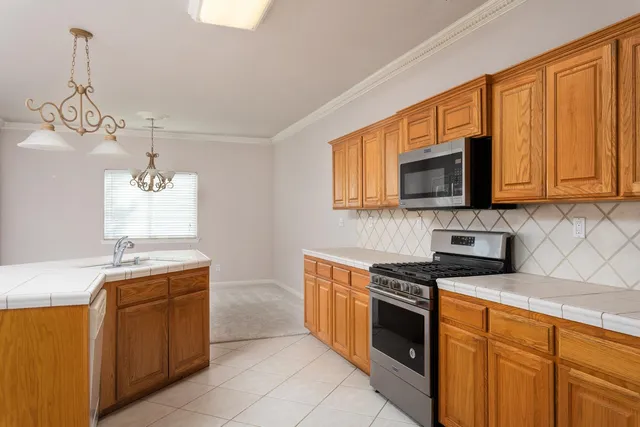 $479,000 | 586 West Lindquist Street, Kingsburg, CA 93631