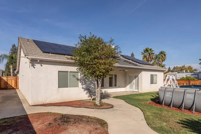 $479,000 | 586 West Lindquist Street, Kingsburg, CA 93631