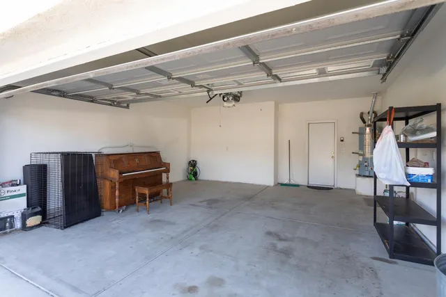 $479,000 | 586 West Lindquist Street, Kingsburg, CA 93631