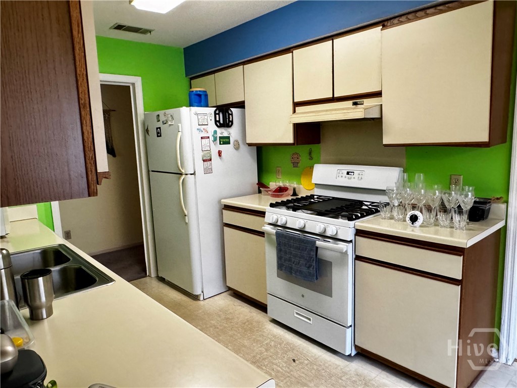 32 Deerwood Road Savannah, GA 31410 - Photo 8 of 35