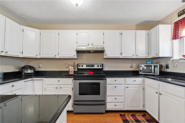 $615,000 | 9 Parsley Lane, Narragansett, RI 02874