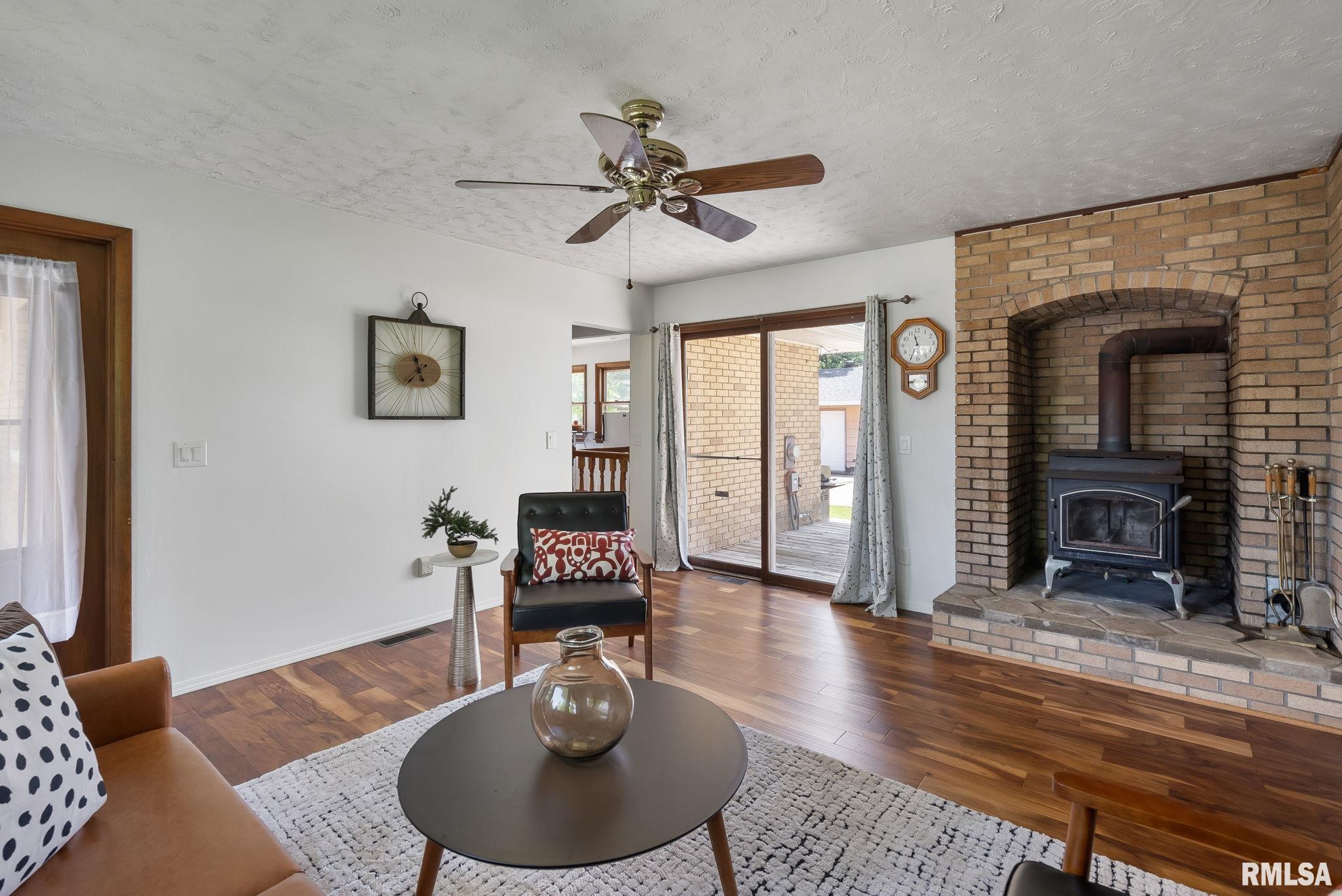 2423 45th Street Moline, IL 61265 - Photo 5 of 42 Gallery Image 5