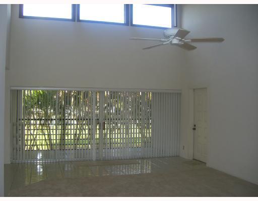 6165 Old Court Road, Unit 223 Boca Raton, FL 33433 - Photo 2 of 35 Living Room