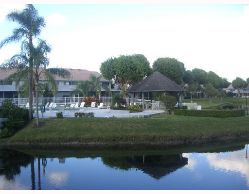 6165 Old Court Road, Unit 223 Boca Raton, FL 33433 - Photo 31 of 35 Pool and Clubhouse