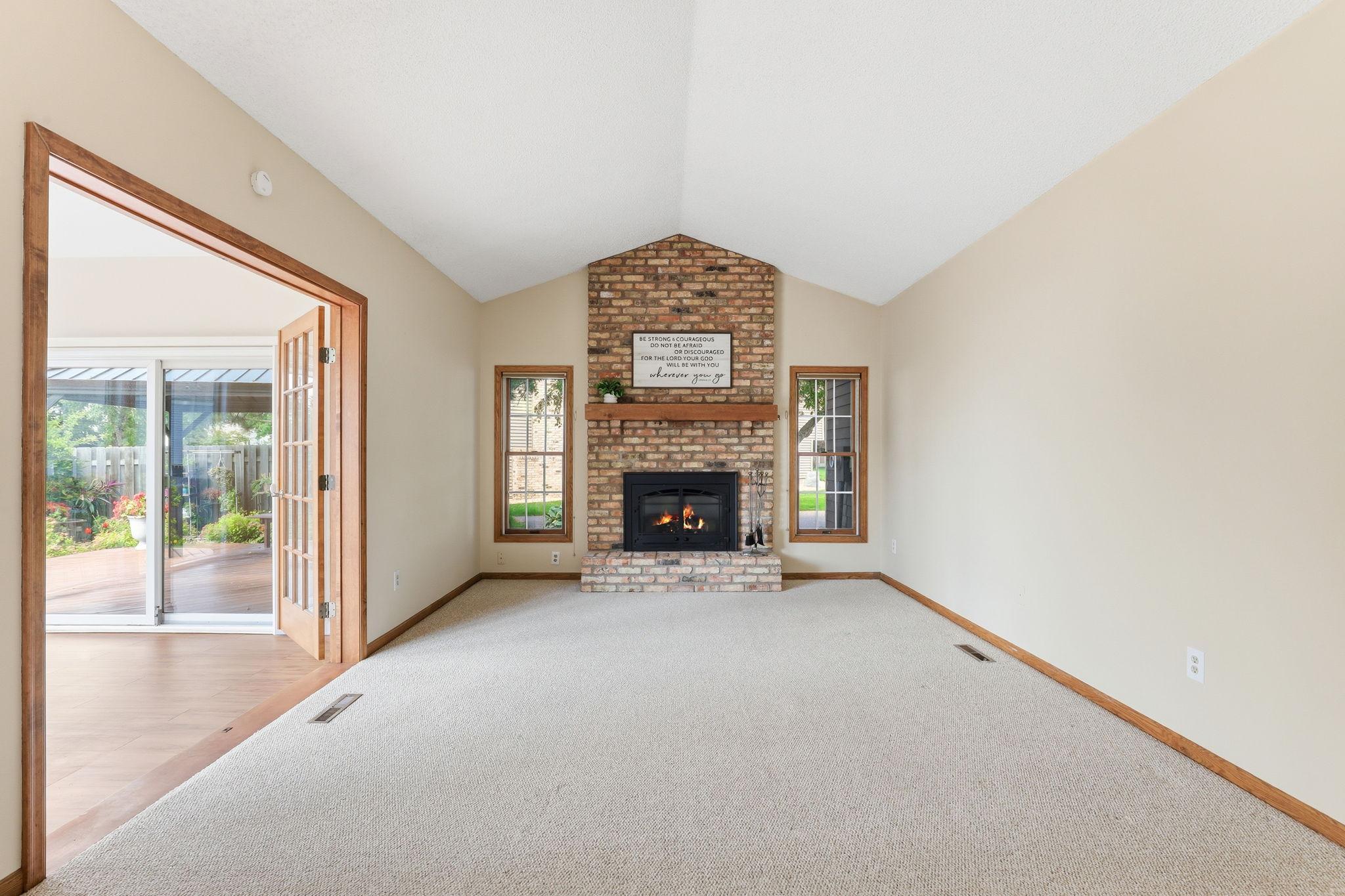 455 Highpoint Curve Maplewood, MN 55119 - Photo 13 of 44