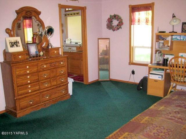 8810 Robillard Road Moxee, WA 98936 - Photo 14 of 29 a bed room with a bed and a dresser
