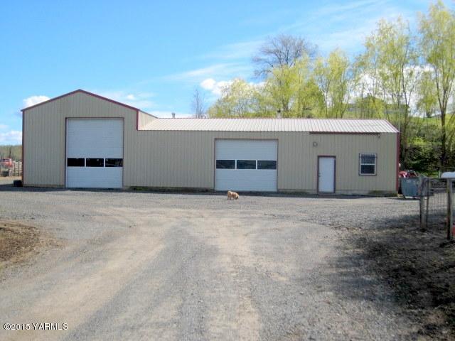 8810 Robillard Road Moxee, WA 98936 - Photo 4 of 29 a house with a yard