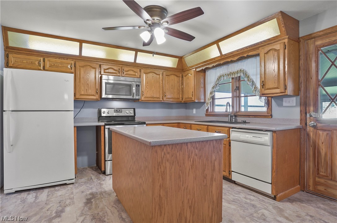5063 Waterloo Road Atwater, OH 44201 - Photo 9 of 32 Kitchen with movable island