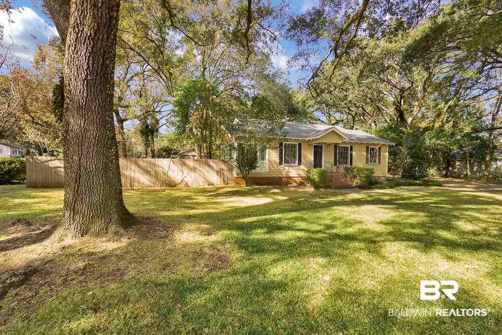 724 Cottage Hill Avenue Mobile, AL 36693 - Photo 3 of 22