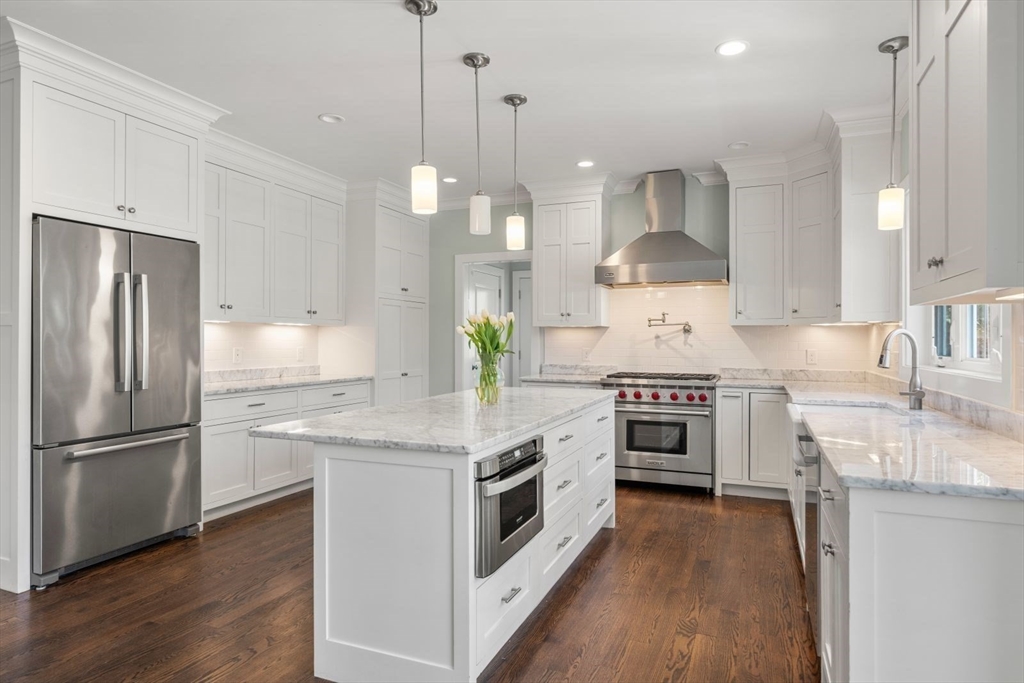12 Pelham Road Weston, MA 02493 - Photo 9 of 34