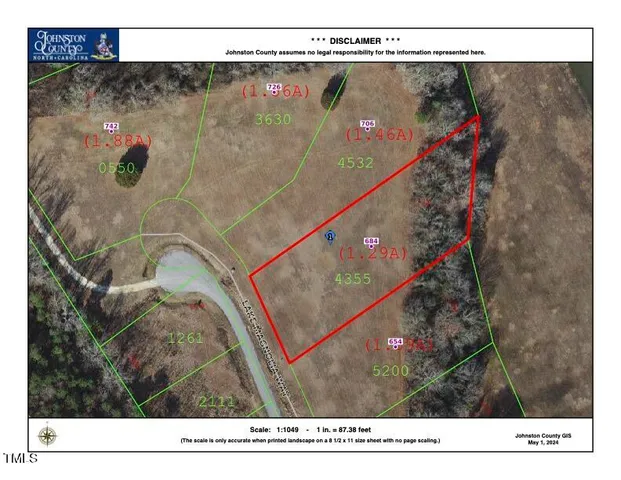 a black and white photo of a mirror