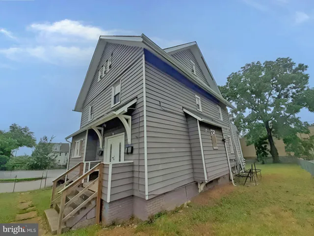 a house view with a backyard space