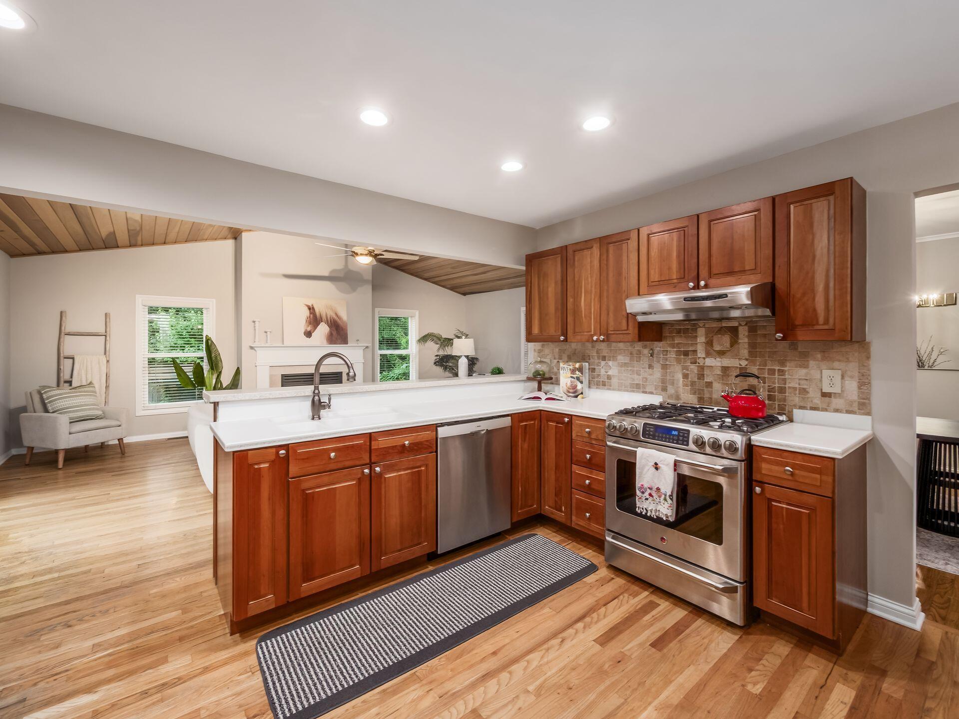 2115 Haviland Road Columbus, OH 43220 - Photo 17 of 51 Kitchen!