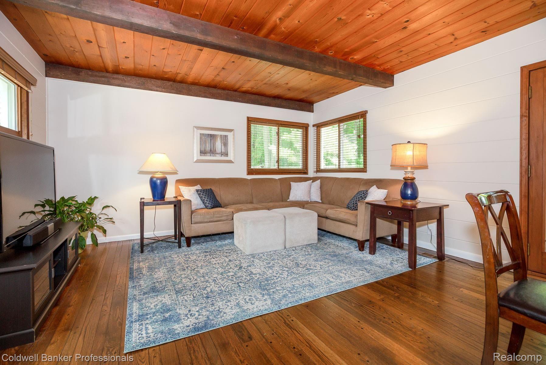 3234 Warick Road Royal Oak, MI 48073 - Photo 13 of 37 Family room with Hardwood Floor