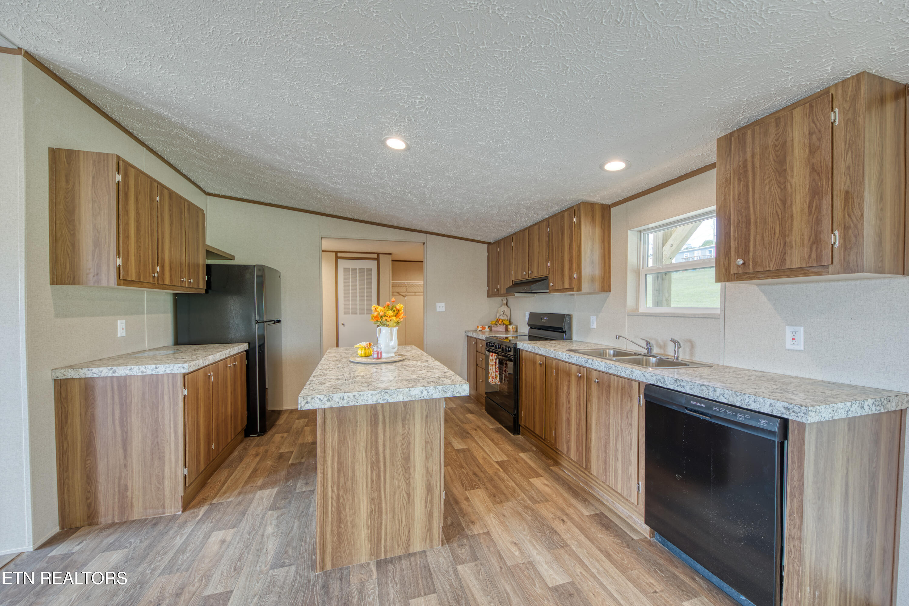 141 Schertz Lane Rutledge, TN 37861 - Photo 5 of 26 SHERRY 15