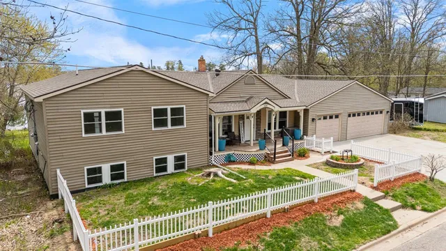 $460,000 | 604 Northwest 16th Avenue, Grand Rapids, MN 55744