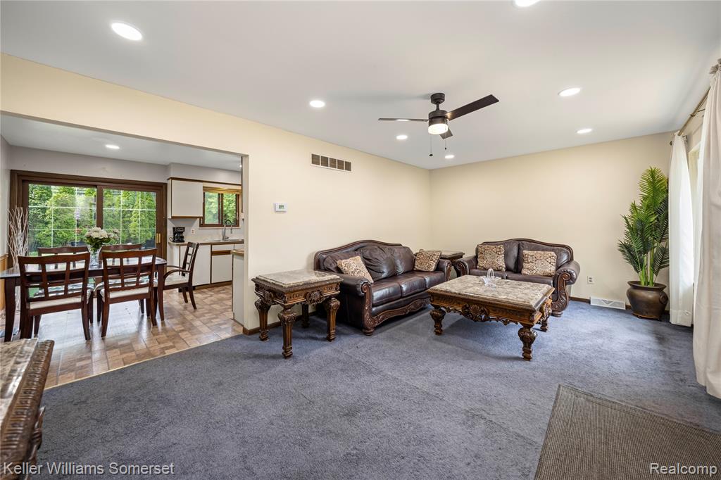 3123 West Utica Road Utica, MI 48317 - Photo 7 of 38 Gallery Image 7