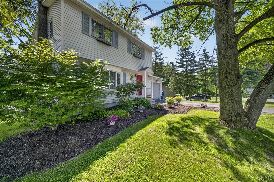 108 Richards Road Camillus, NY 13031 - Photo 4 of 37