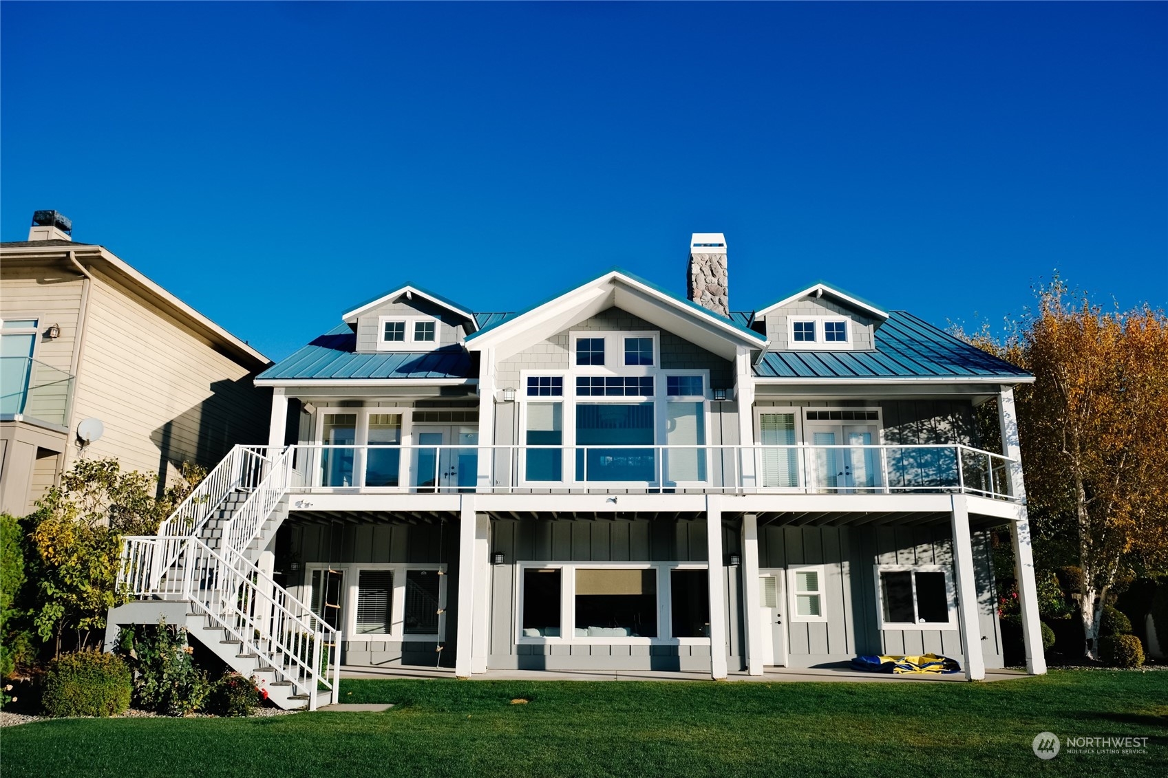 a front view of residential houses with yard