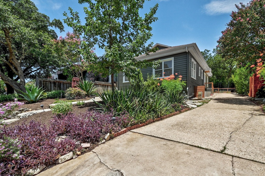 3408 Bonnie Road Austin, TX 78703 - Photo 2 of 30 \