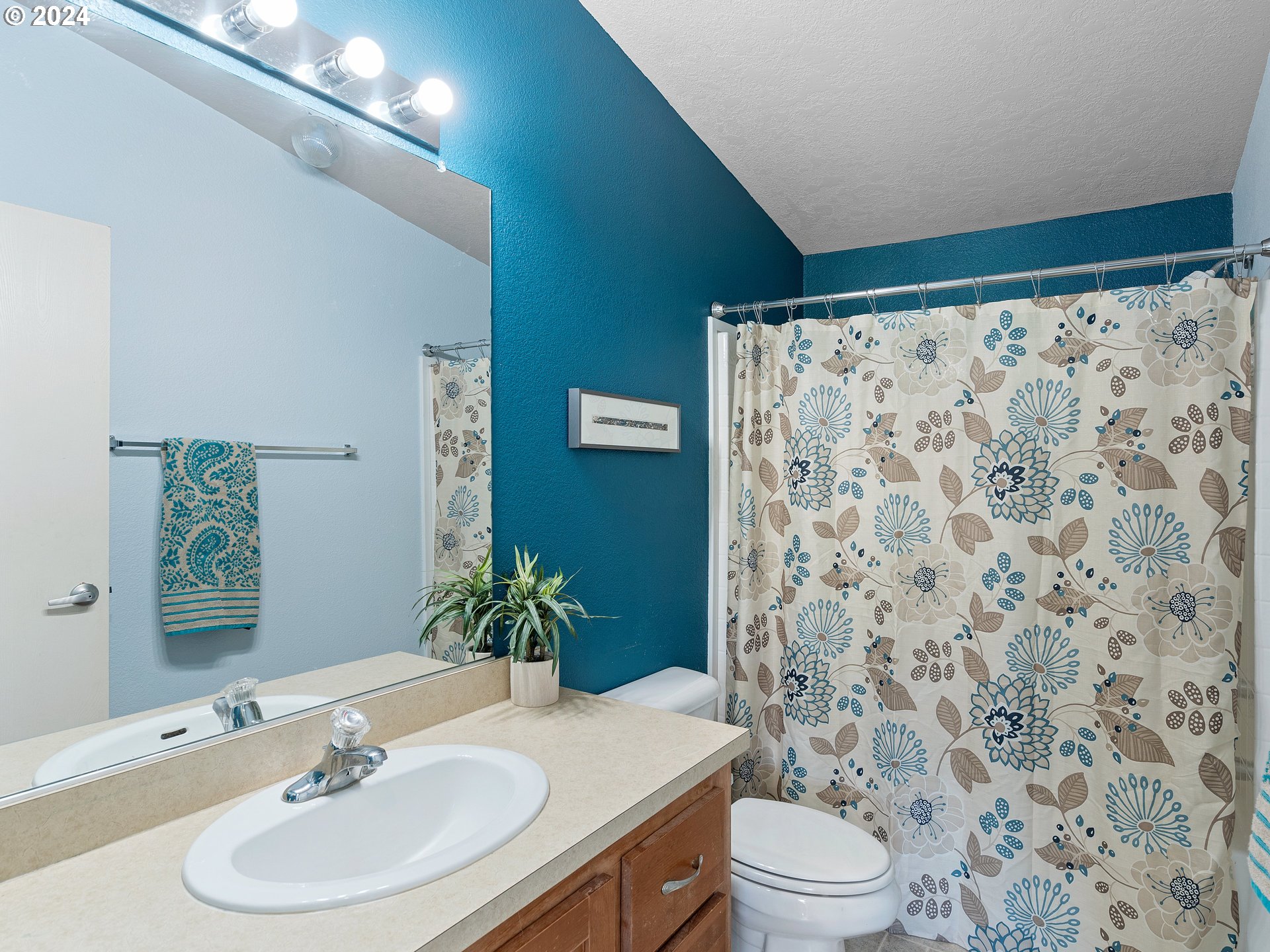 12008 South Emerson Road Canby, OR 97013 - Photo 11 of 46 Bathroom