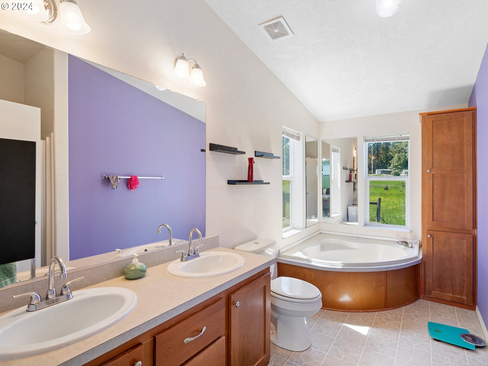 12008 South Emerson Road Canby, OR 97013 - Photo 13 of 46 Owner's Suite Bathroom