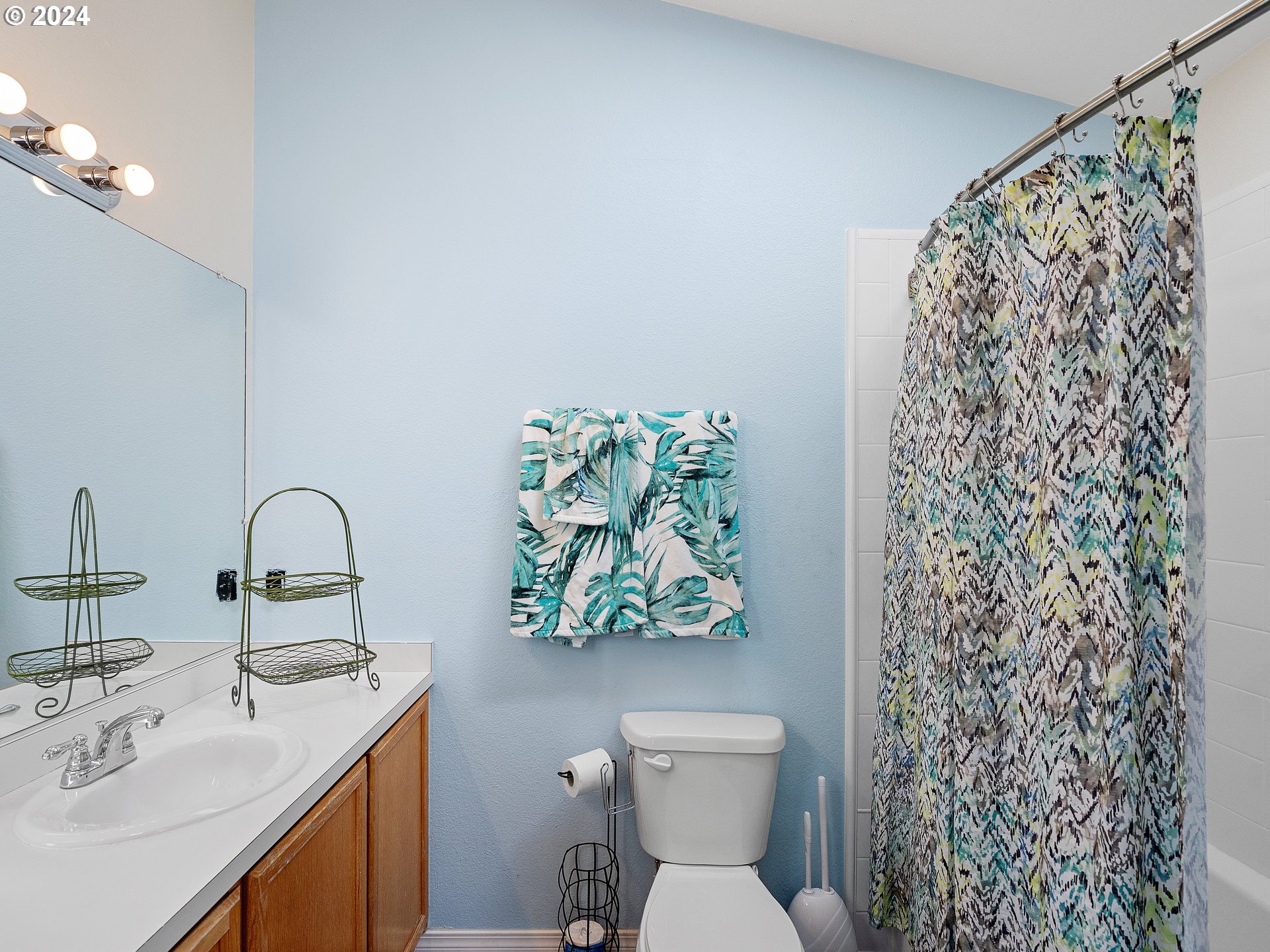 12008 South Emerson Road Canby, OR 97013 - Photo 21 of 46 Bathroom