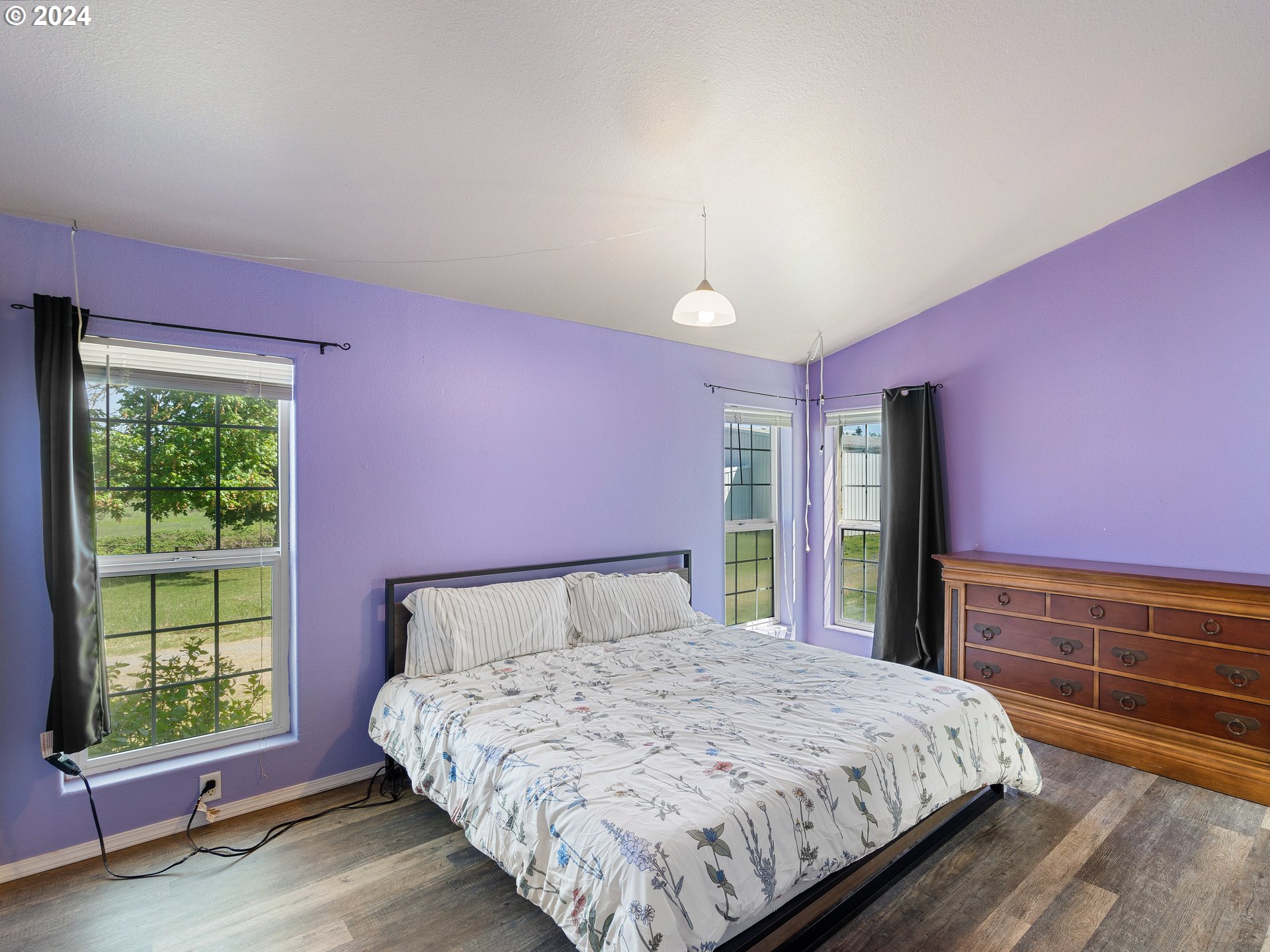 12008 South Emerson Road Canby, OR 97013 - Photo 23 of 46 Owner's Suite Bedroom