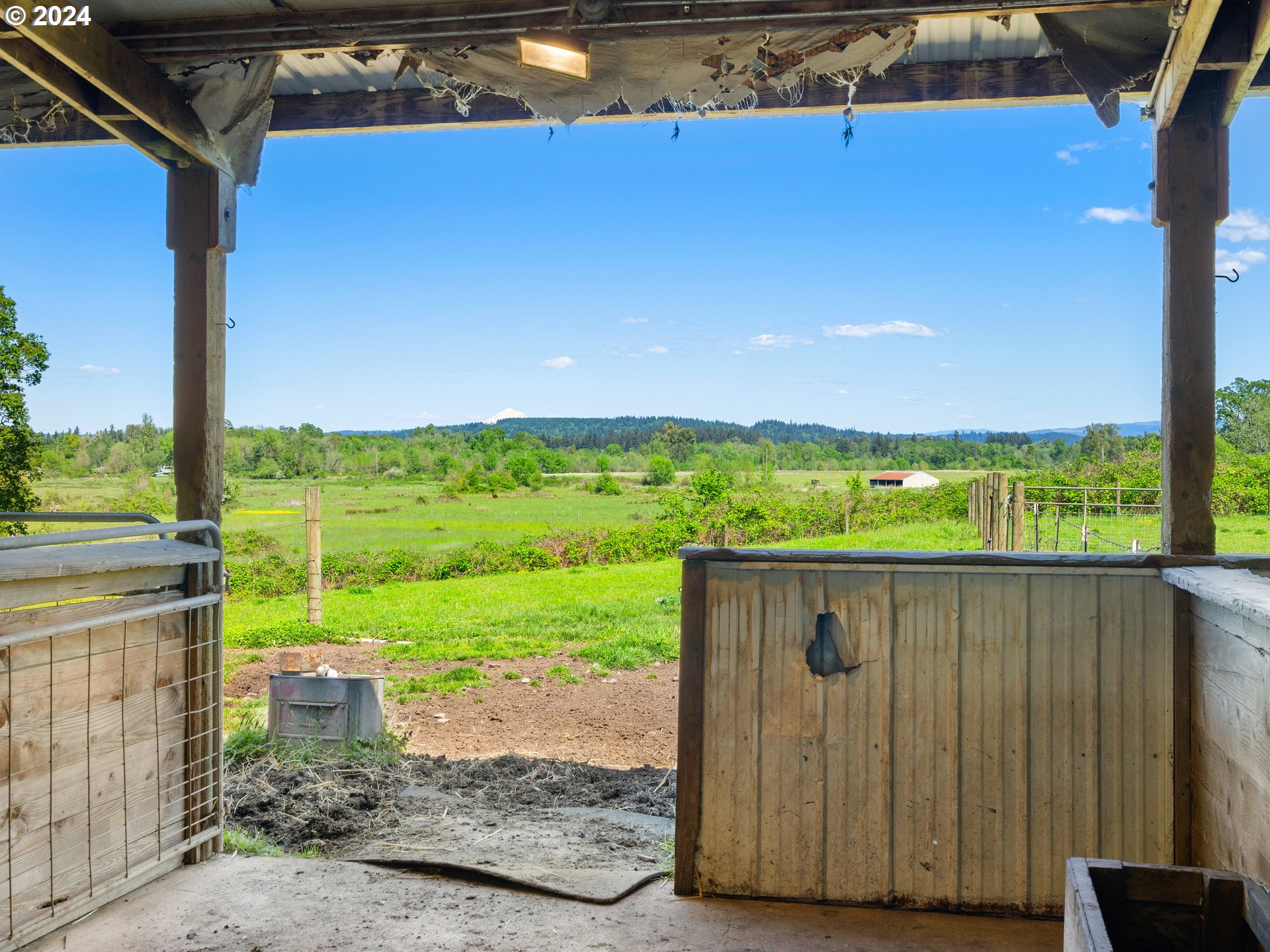 12008 South Emerson Road Canby, OR 97013 - Photo 29 of 46 Stable