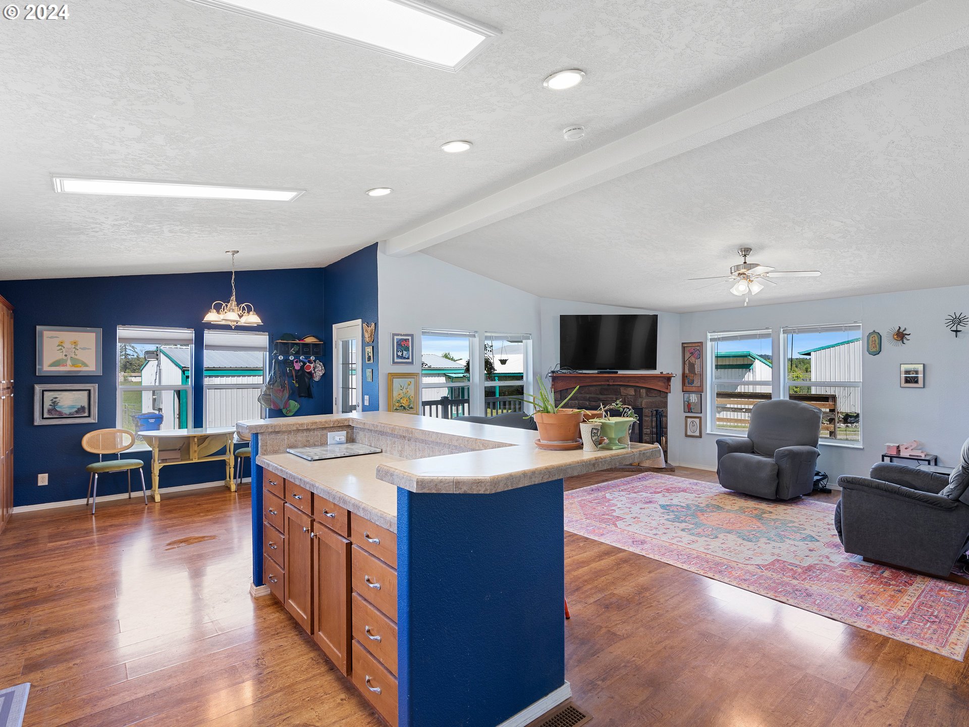 12008 South Emerson Road Canby, OR 97013 - Photo 7 of 46 Kitchen/Family Room