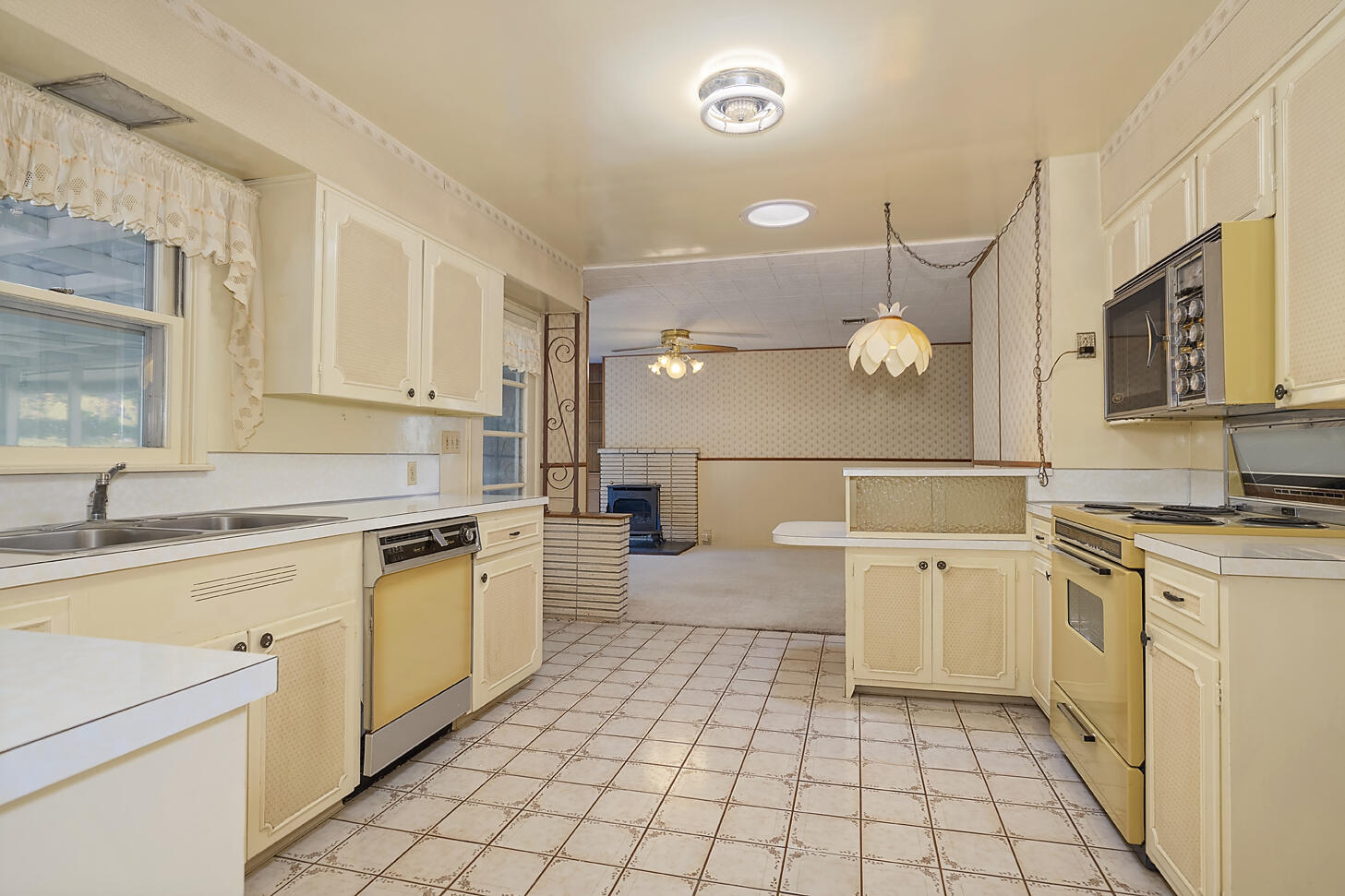 6565 Pioneer Road Medford, OR 97501 - Photo 5 of 25 Pioneer _021