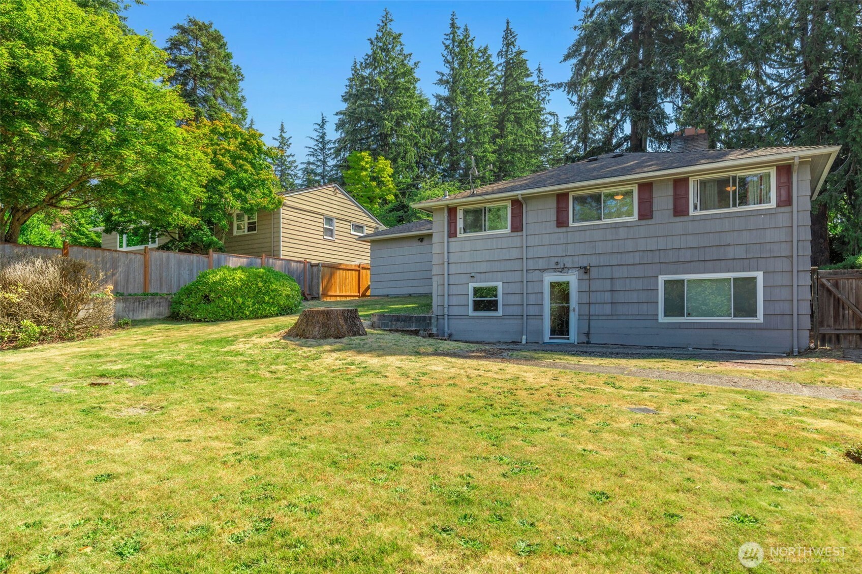 19005 104th Avenue Northeast Bothell, WA 98011 - Photo 3 of 22