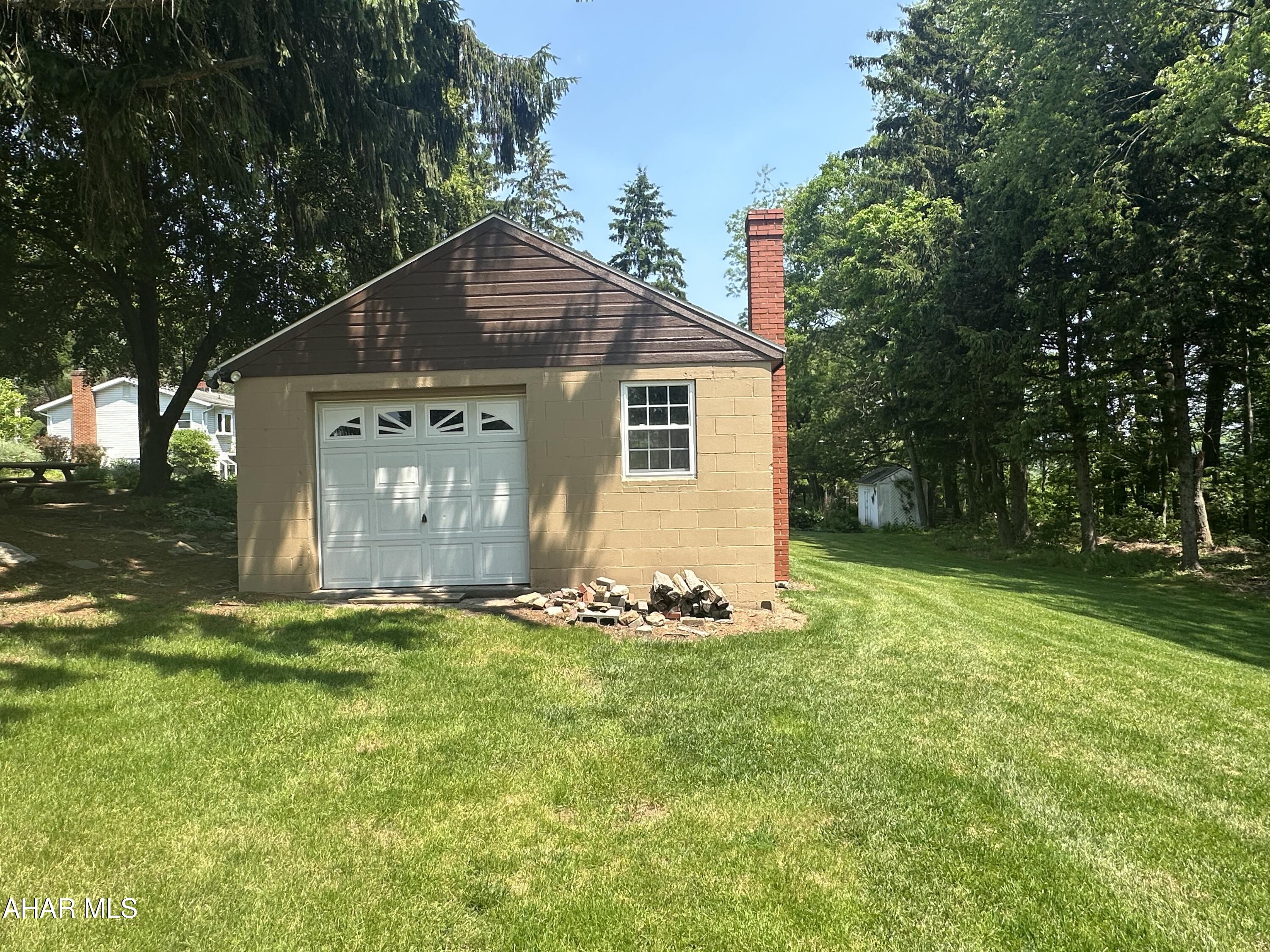 328 Avalon Road Altoona, PA 16601 - Photo 25 of 34