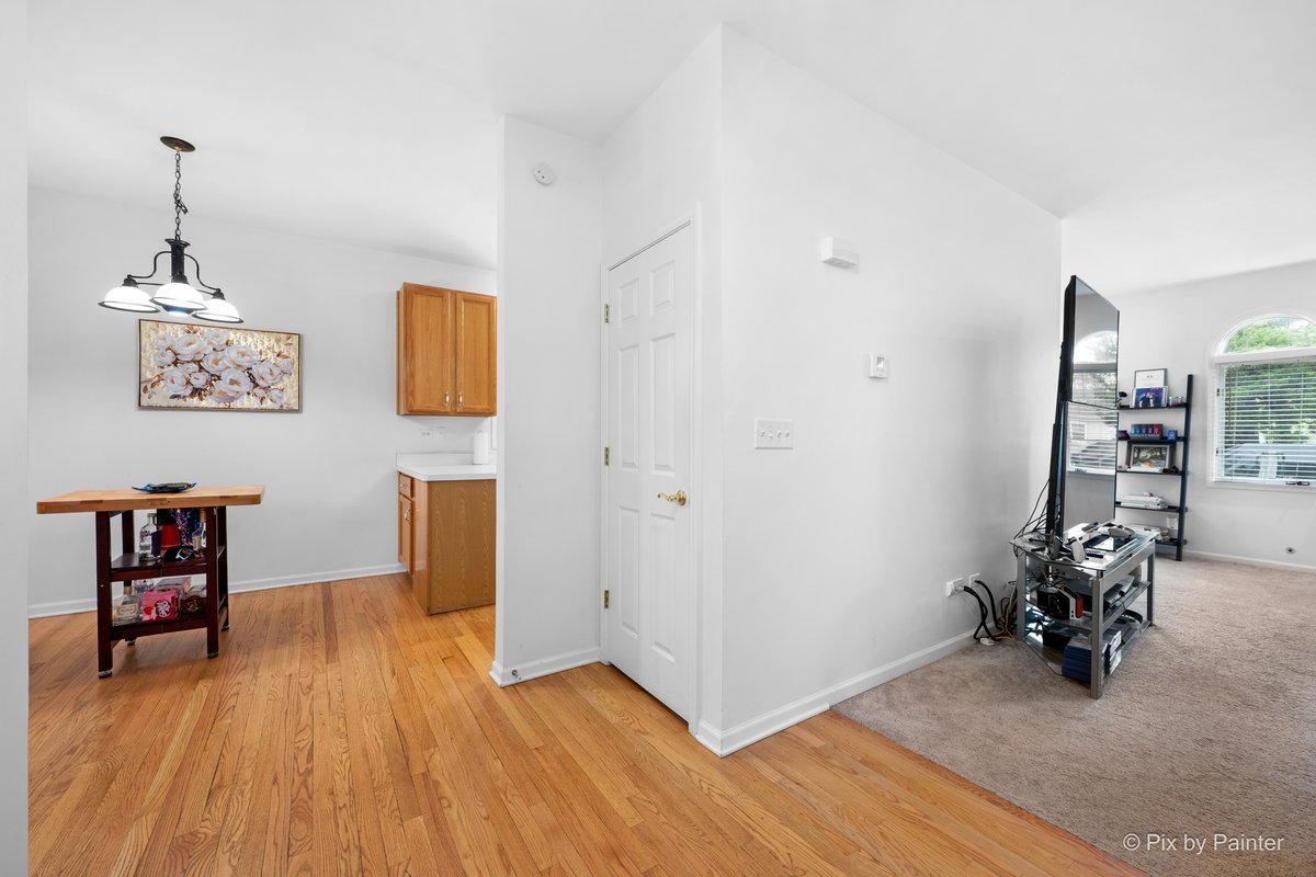 266 Charlotte Court Cary, IL 60013 - Photo 5 of 34