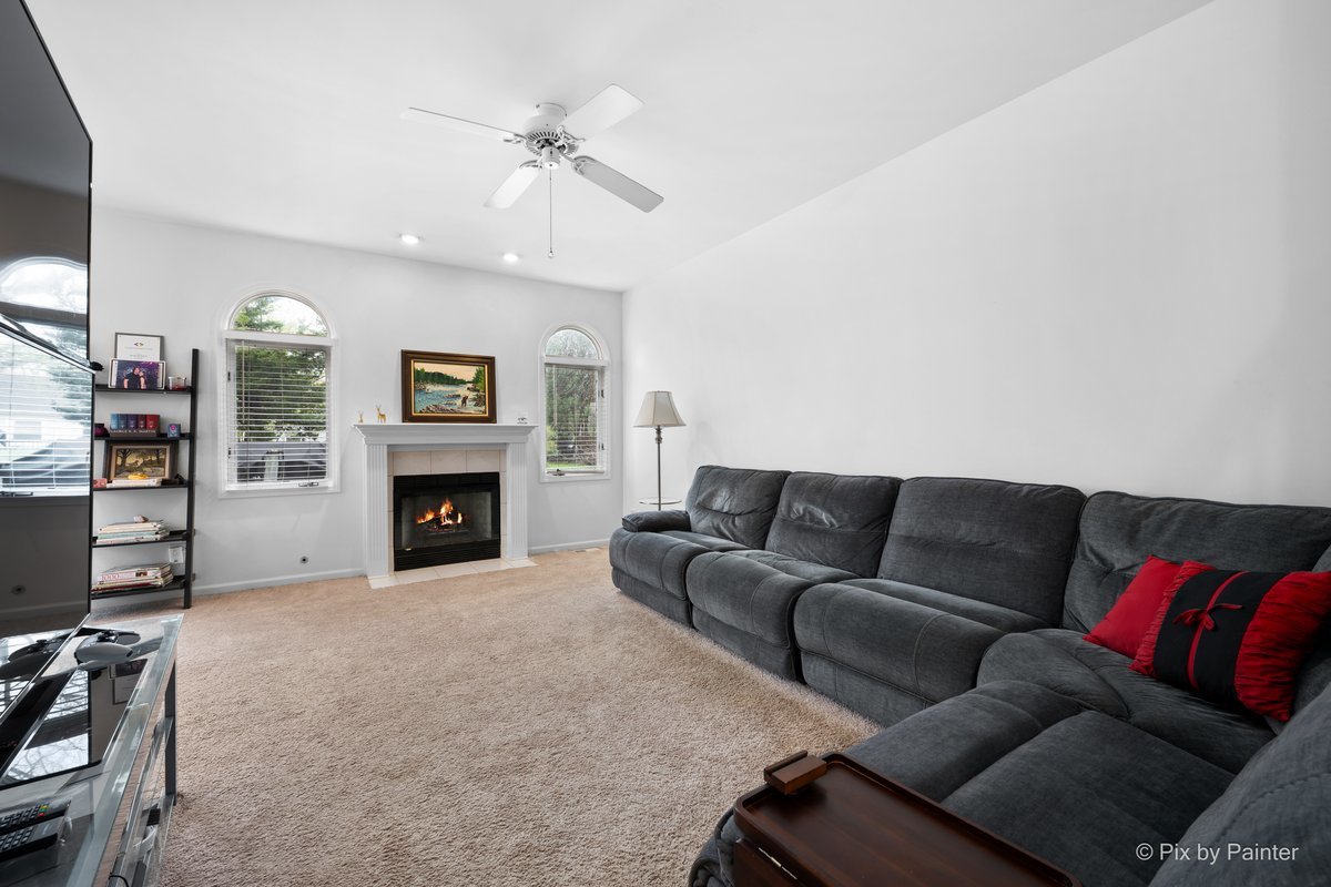 266 Charlotte Court Cary, IL 60013 - Photo 9 of 34