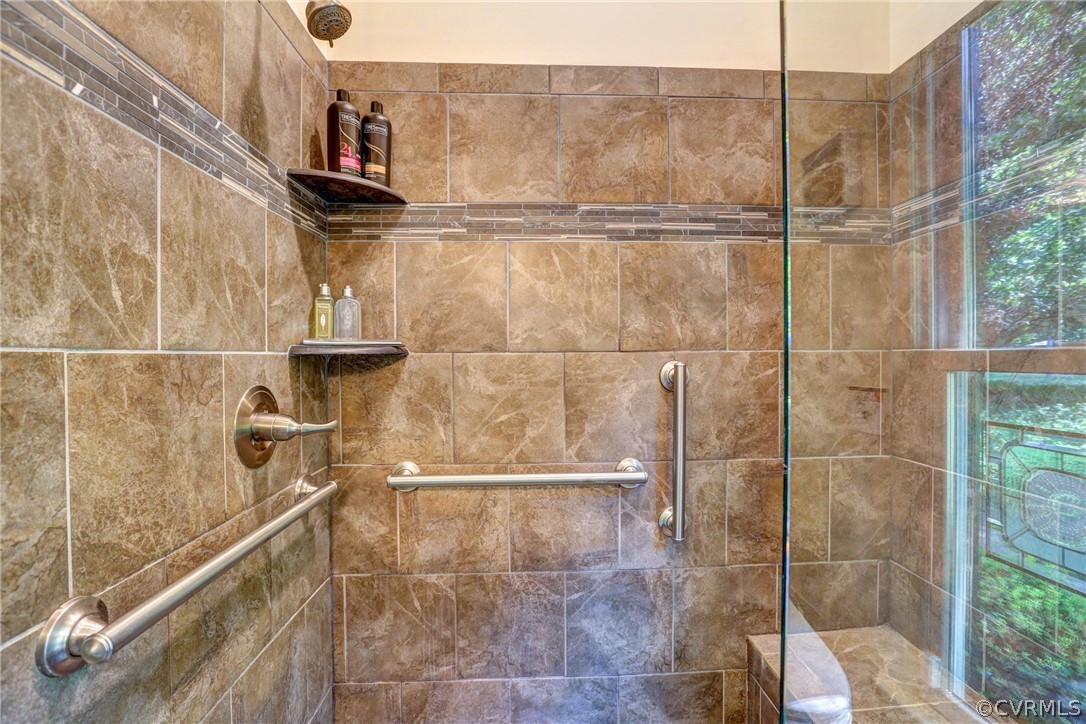 3208 St Stephens Way Midlothian, VA 23113 - Photo 32 of 47 First floor Master Bathroom shower with seat.