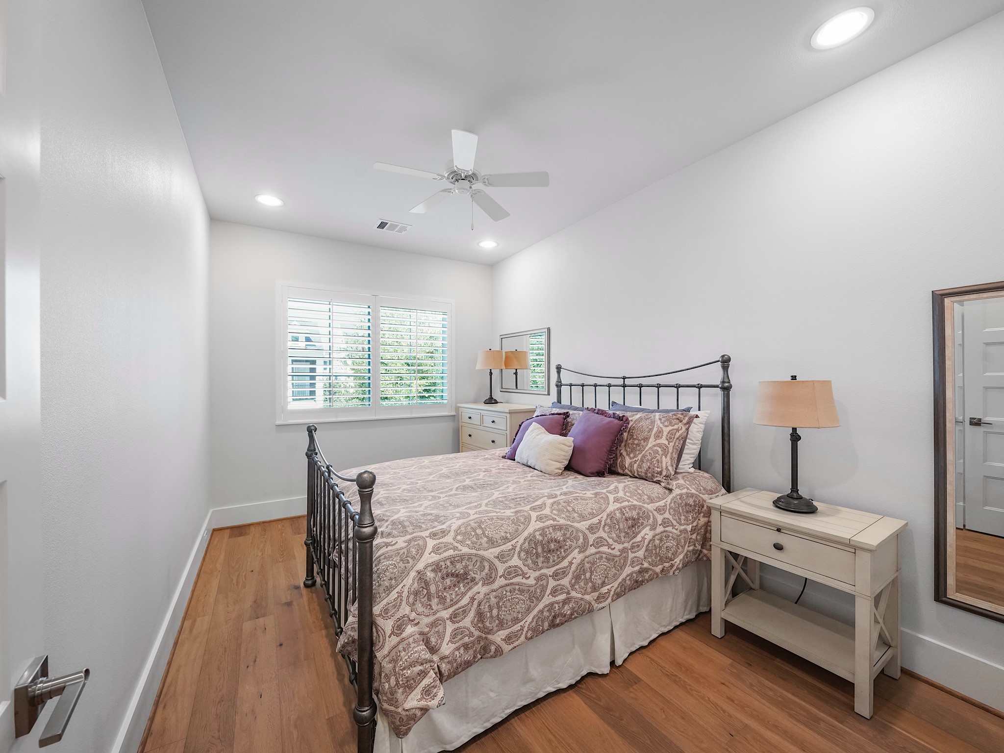 812 East 24th Street Houston, TX 77009 - Photo 29 of 36 a bedroom with a bed and window