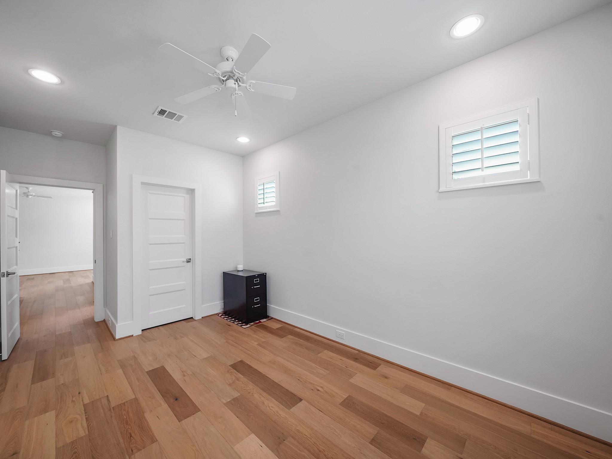 812 East 24th Street Houston, TX 77009 - Photo 32 of 36 wooden floor in an empty room