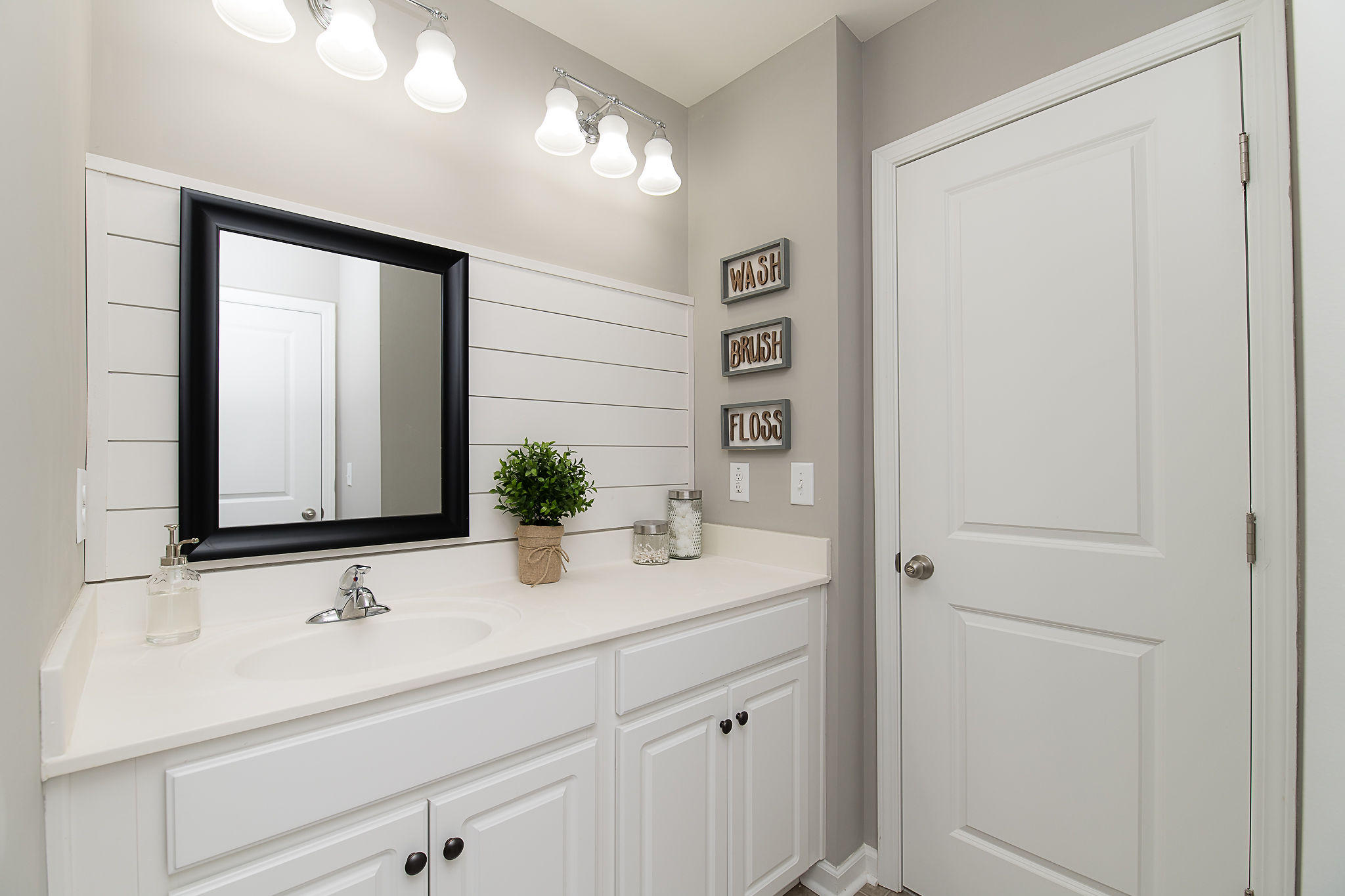 153 Oyama Road Summerville, SC 29486 - Photo 19 of 40 Guest Bathroom