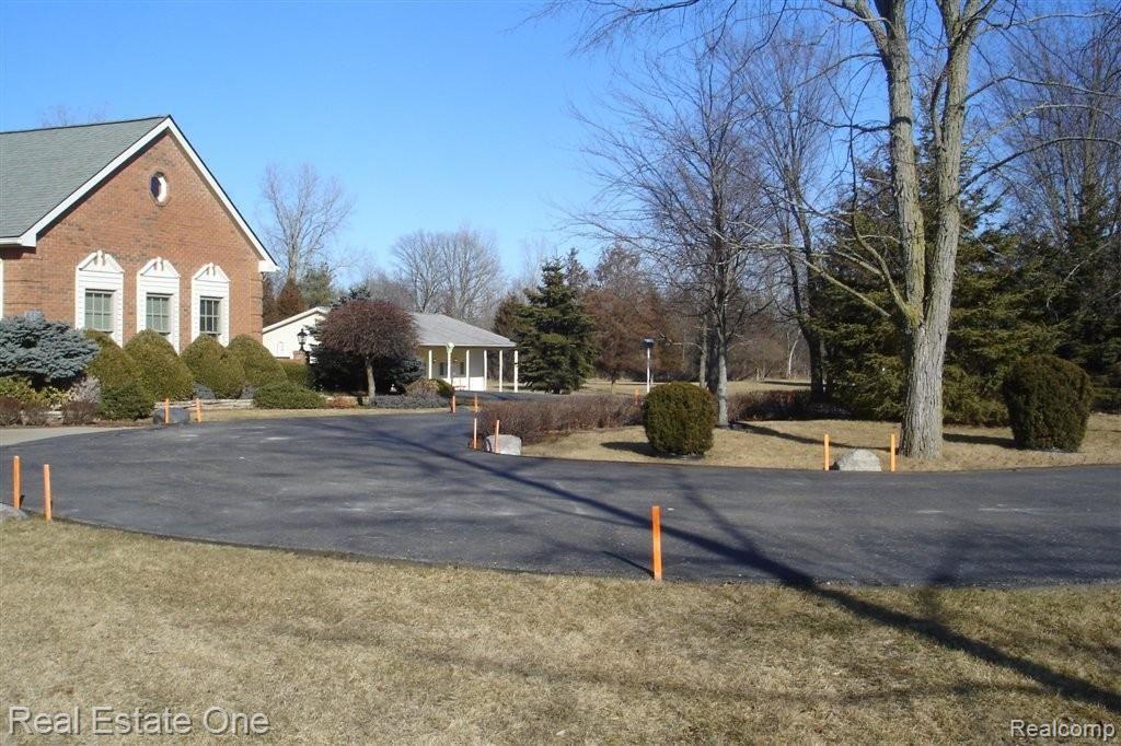 2425 7 Mile Road South Lyon, MI 48178 - Photo 21 of 21 Circular Drive