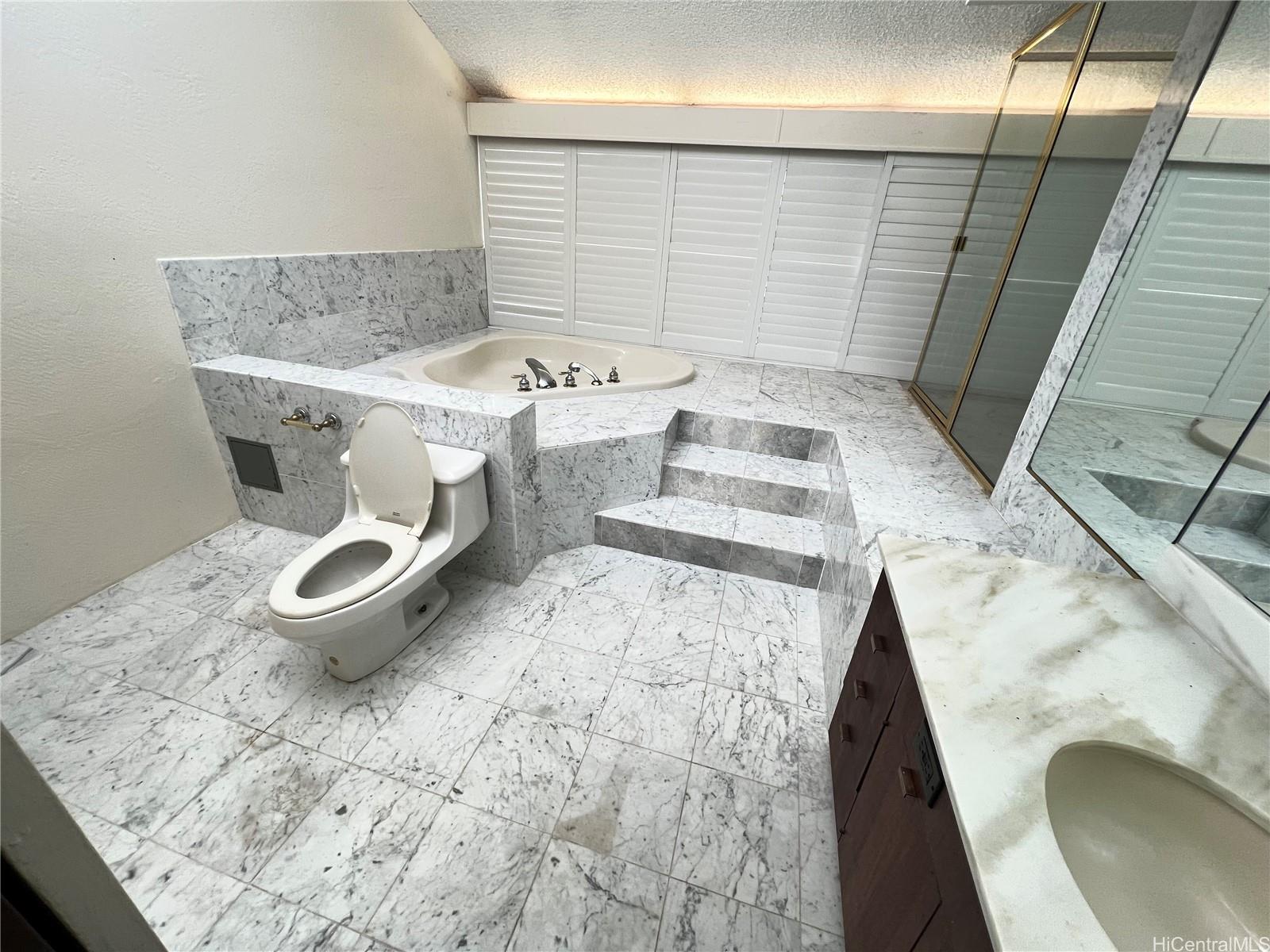 500 Lunalilo Home Road, Unit 18C Honolulu, HI 96825 - Photo 9 of 22 a bathroom with a sink and toilet