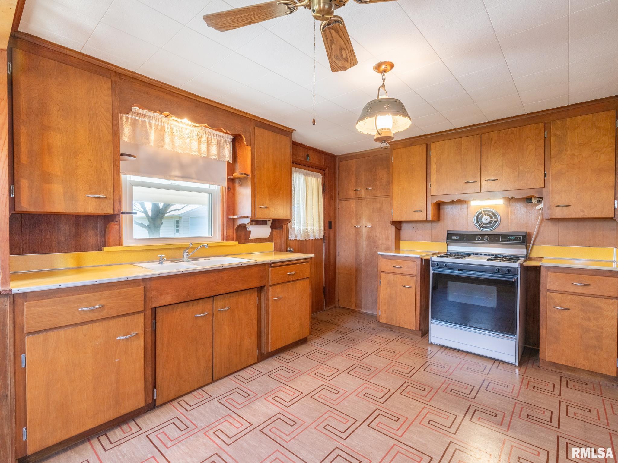 18412 West Farmington Road Trivoli, IL 61569 - Photo 4 of 43