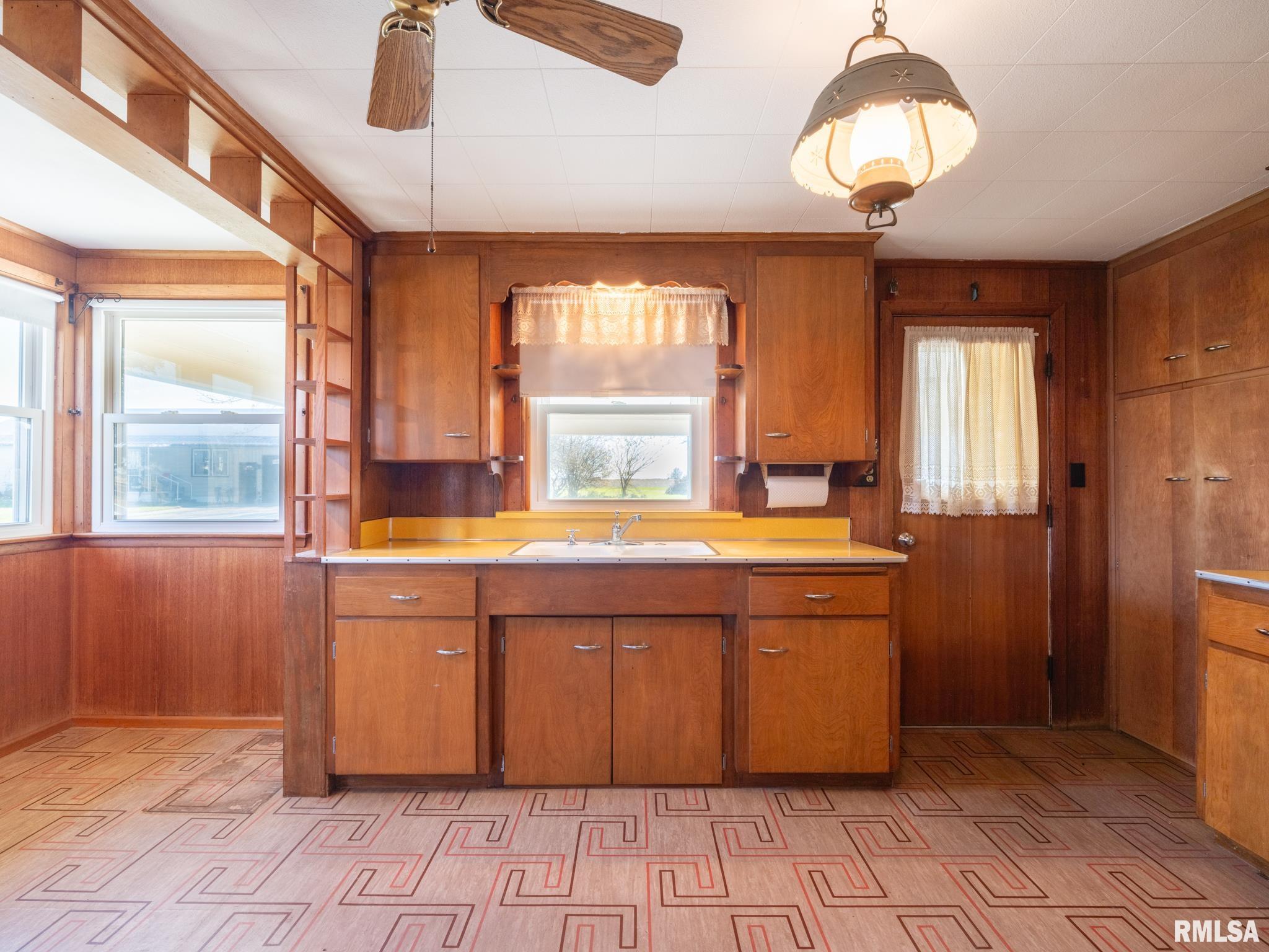 18412 West Farmington Road Trivoli, IL 61569 - Photo 6 of 43