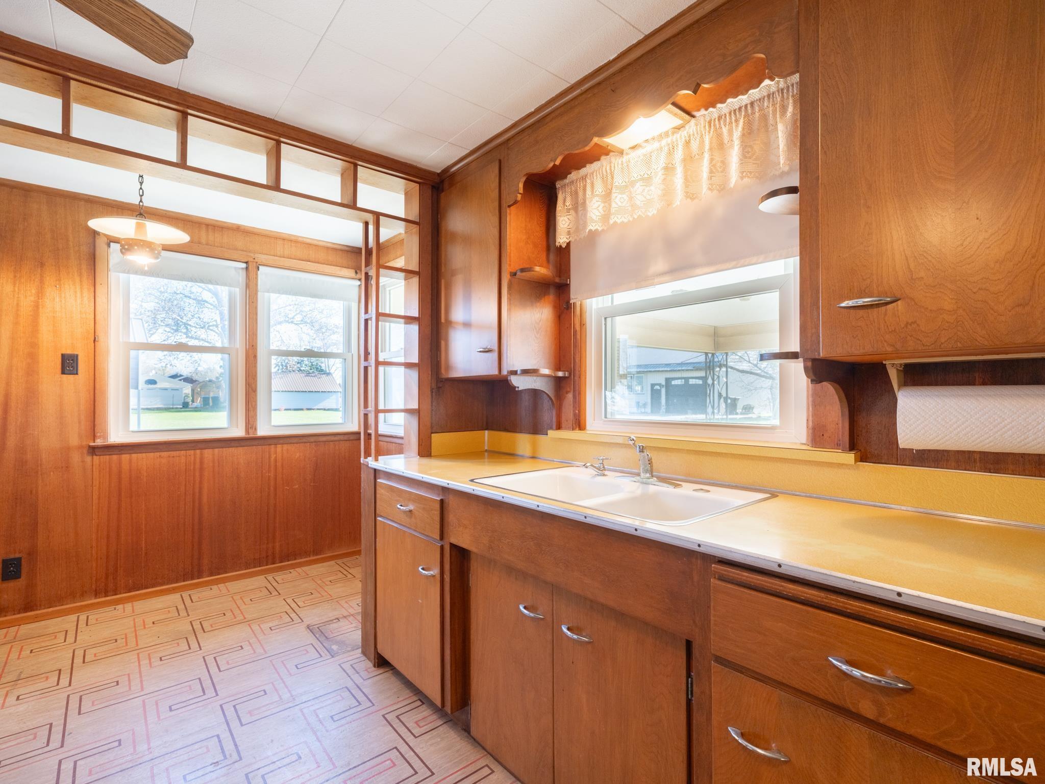 18412 West Farmington Road Trivoli, IL 61569 - Photo 9 of 43