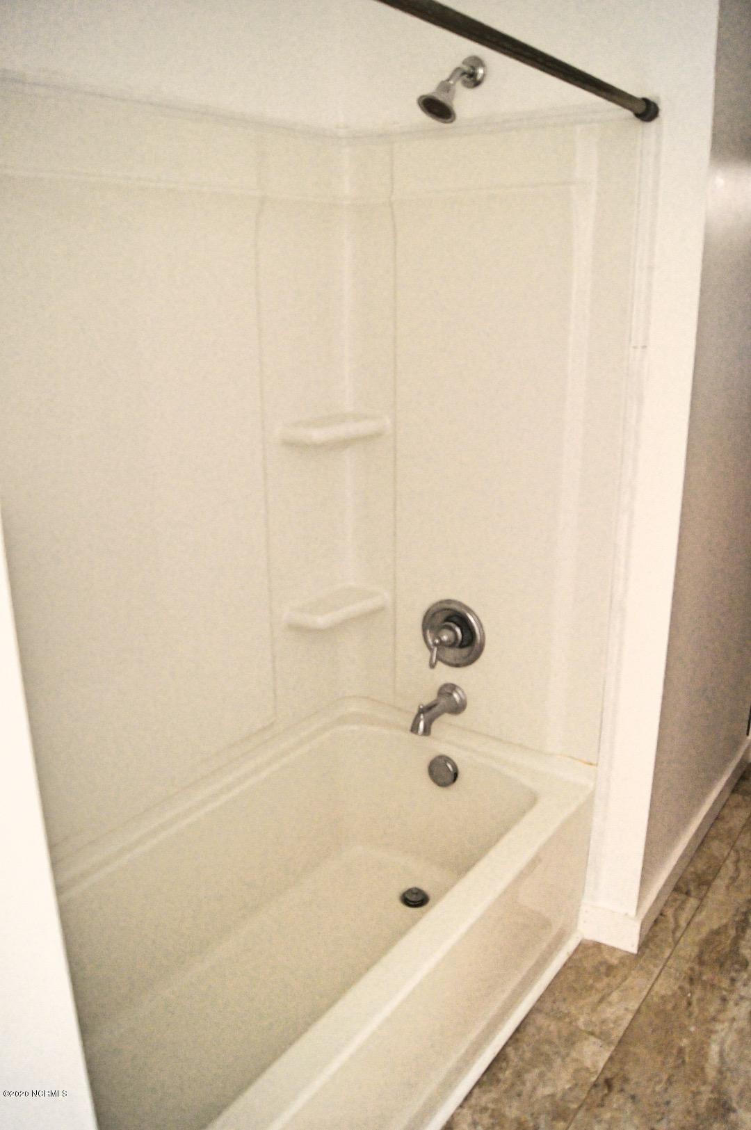 6651 River Road Washington, NC 27889 - Photo 23 of 35 023_GuestBathView3