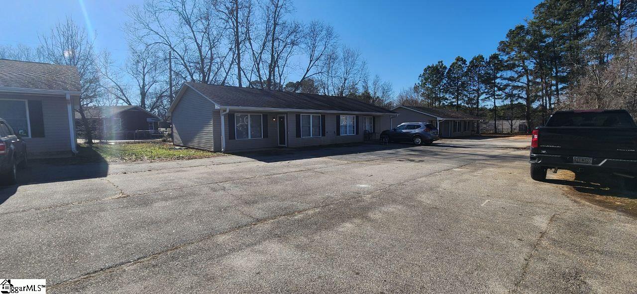 1025 West Shockley Ferry Road Anderson, SC 29626 - Photo 3 of 11 Gallery Image 3