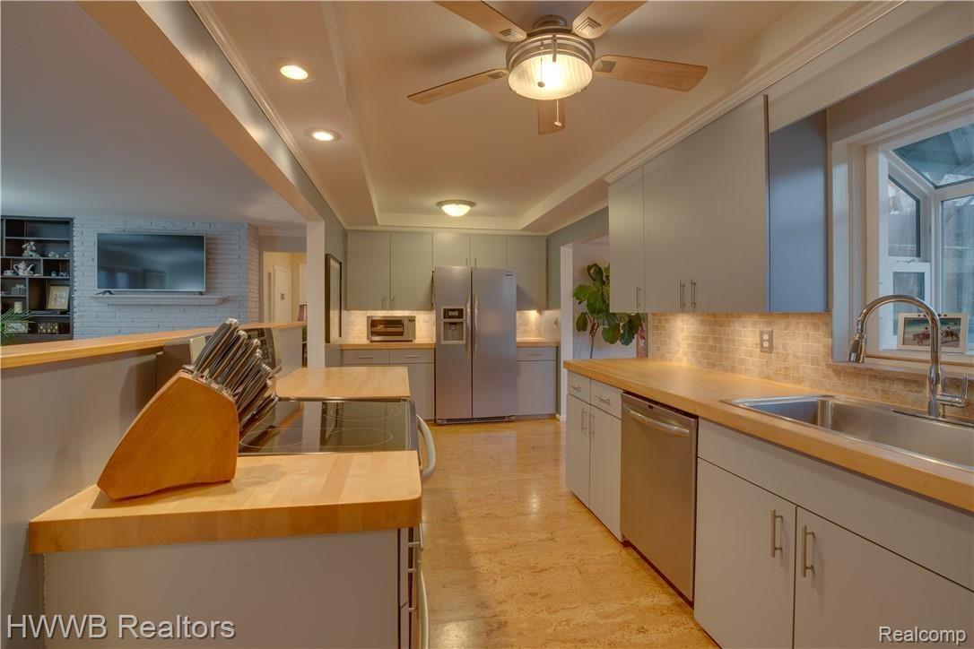 18134 Riverside Drive Franklin, MI 48025 - Photo 12 of 34 M10A0394_18134 riverside dr_.jpg