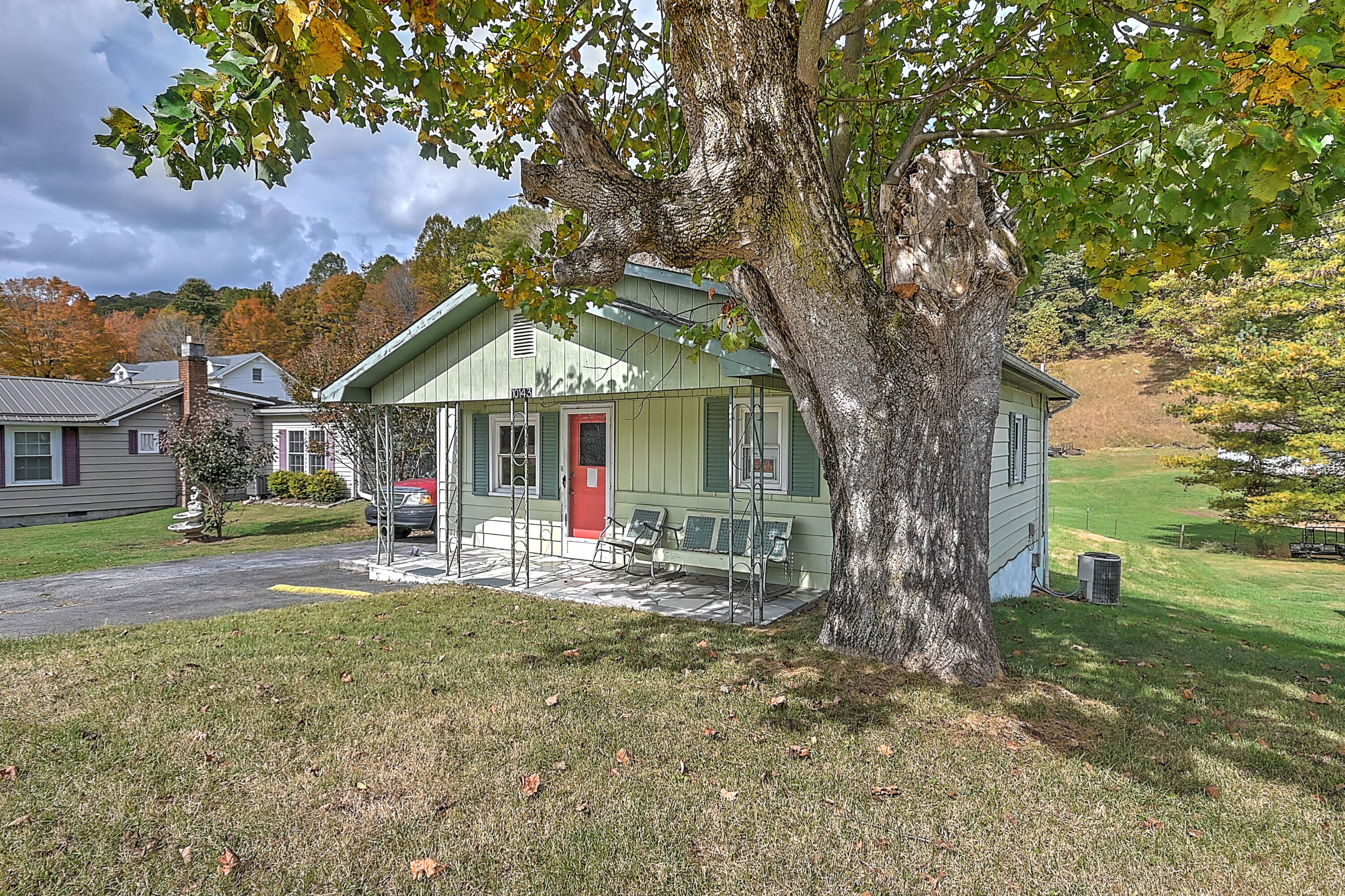 10143 Oak Grove Road Bristol, VA 24202 - Photo 1 of 29 Oak Grove