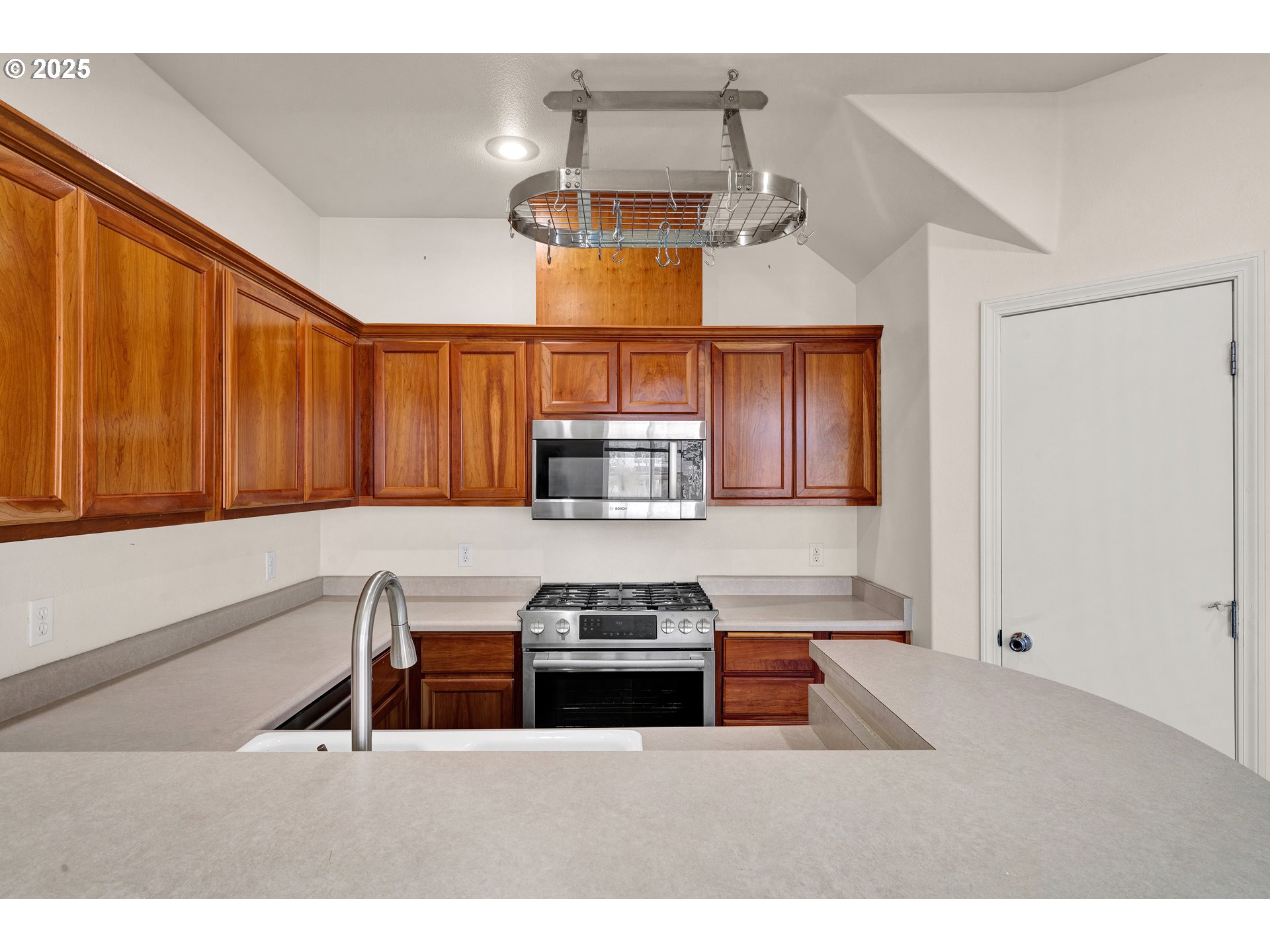1649 Riley Lane Eugene, OR 97402 - Photo 11 of 45 Gallery Image 11